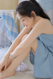 亲嘴扒胸摸光又摸屁股